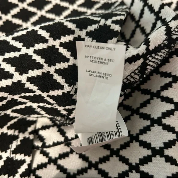NWT Karen Kane Black & White Diamond Blouse Fitted Bell Sleeves Boat Neck Medium - Picture 8 of 8